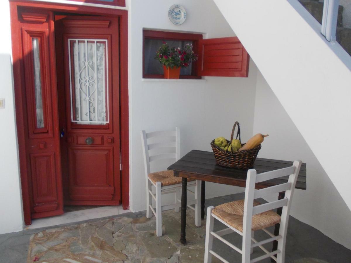 Nyfes Traditional Boutique Faltaina Σκύρος Εξωτερικό φωτογραφία